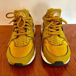 Nike Women’s Huarache Bronzine